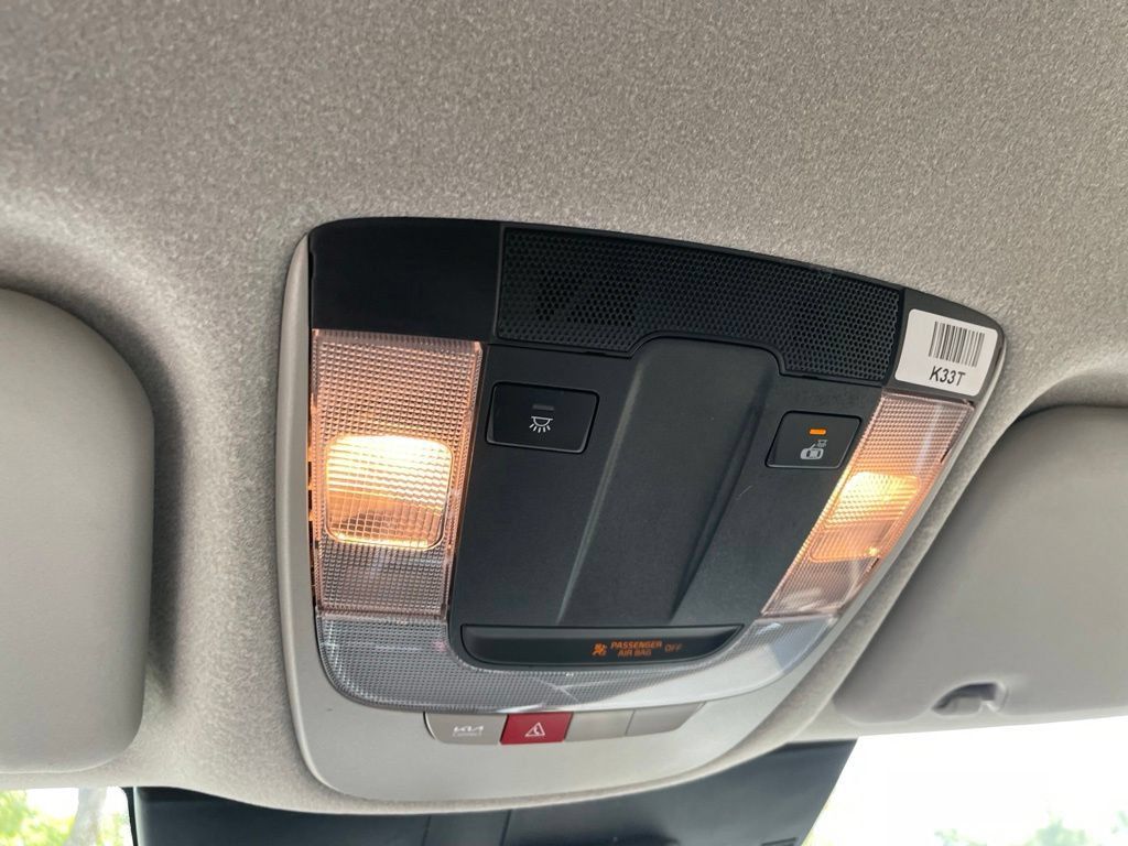 Certified 2024 Kia Niro Wind w/ Wind Preserve Package FWD image 17