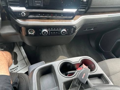 Used 2022 GMC Sierra 1500 SLE AWD/4WD image 25
