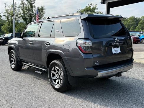 Used 2022 Toyota 4Runner TRD Off-Road AWD/4WD image 5