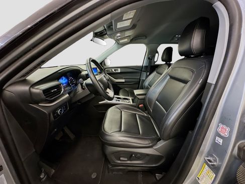 Used 2023 Ford Explorer XLT w/ Equipment Group 202A image 13