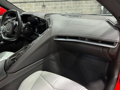 Used 2021 Chevrolet Corvette Stingray Coupe w/ Z51 Performance Package image 32