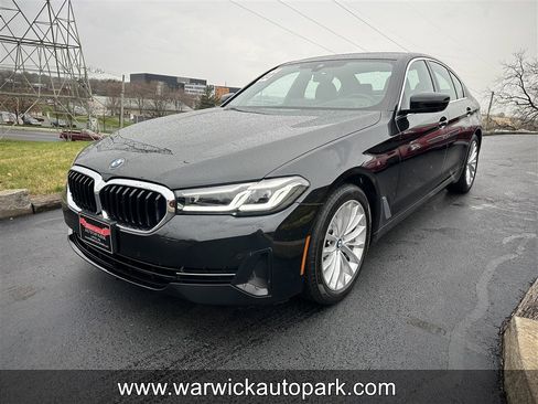 Used 2022 BMW 530i xDrive w/ Premium Package image 4