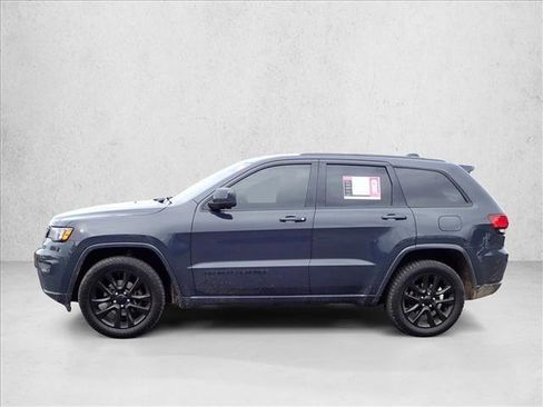 Used 2018 Jeep Grand Cherokee Altitude image 2