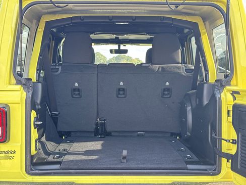 Used 2023 Jeep Wrangler Unlimited Sahara AWD/4WD image 31