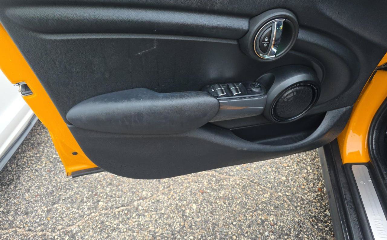 Used 2015 MINI Cooper 4-Door Hardtop FWD image 10