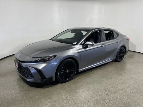 Used 2025 Toyota Camry SE FWD image 7