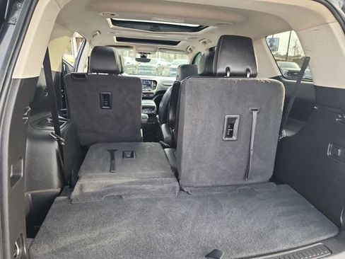 Used 2022 GMC Acadia Denali w/ Black Diamond Edition image 25