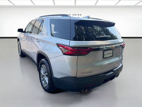Used 2022 Chevrolet Traverse LT FWD image 4