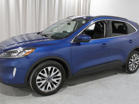 Certified 2022 Ford Escape Titanium image 3