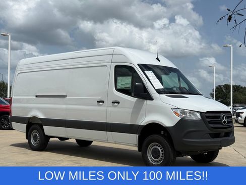 Used 2025 Mercedes-Benz Sprinter 2500 image 7