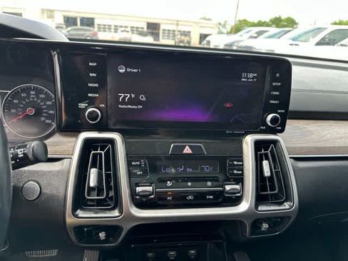 Used 2022 Kia Sorento S w/ Panoramic Sunroof Package AWD/4WD image 9