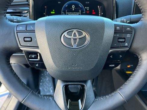 Used 2025 Toyota Camry LE w/ Convenience Package image 15