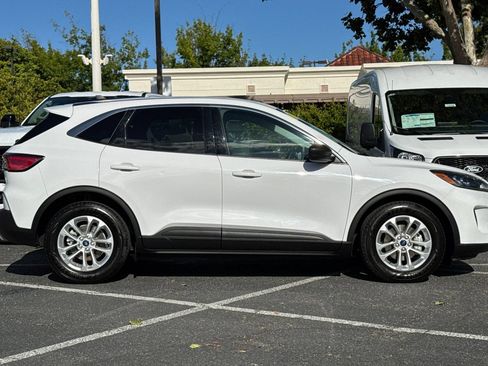 Certified 2022 Ford Escape SE FWD image 3