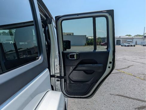 Used 2023 Jeep Wrangler Unlimited Sahara w/ Cold Weather Group AWD/4WD image 13