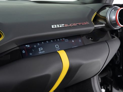 Used 2019 Ferrari 812 Superfast RWD image 28