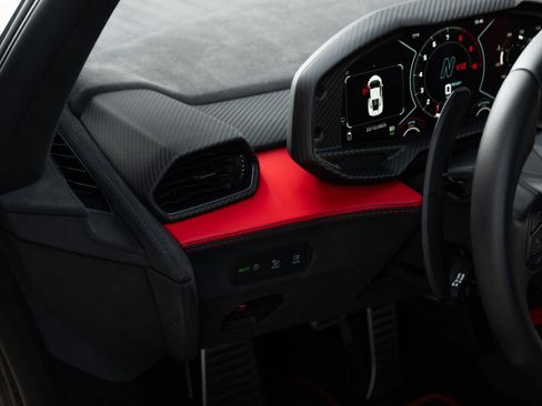 Used 2024 Lamborghini Revuelto image 20