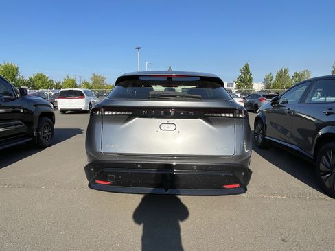 Used 2024 Nissan Ariya FWD image 3