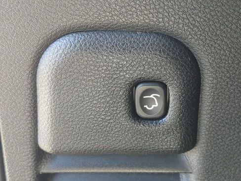 Used 2022 Jeep Grand Cherokee Laredo X image 15