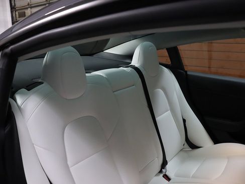 Used 2022 Tesla Model 3 image 32