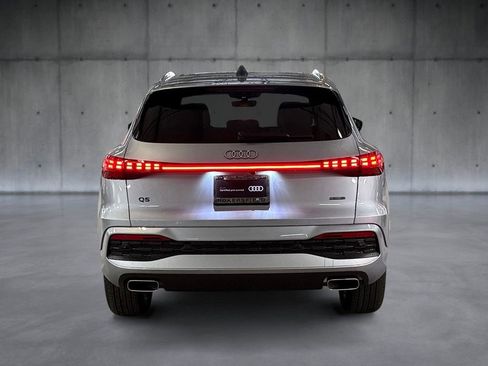 Used 2025 Audi Q5 Premium Plus w/ Premium Plus AWD/4WD image 4