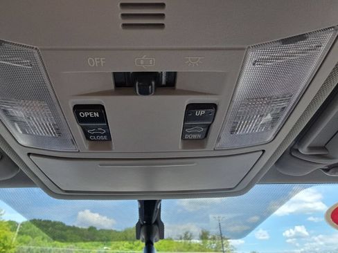 Used 2016 Toyota RAV4 XLE AWD/4WD image 5