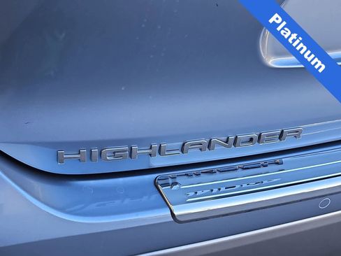 Used 2023 Toyota Highlander Platinum FWD image 11