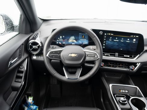 New 2026 Chevrolet Equinox LT w/ Convenience Package II image 2