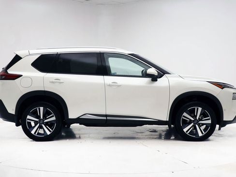 Used 2023 Nissan Rogue SL w/ SL Premium Package image 3