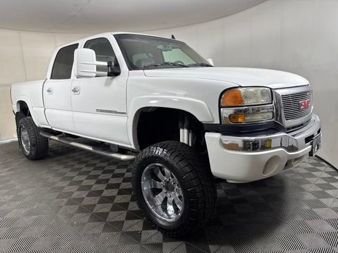 Used 2006 GMC Sierra 2500 SLE w/ Heavy-Duty Power Package AWD/4WD image 1