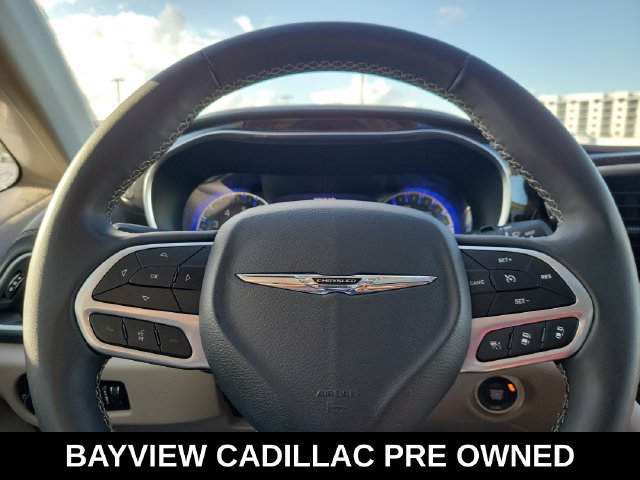 Used 2023 Chrysler Pacifica Limited FWD image 28
