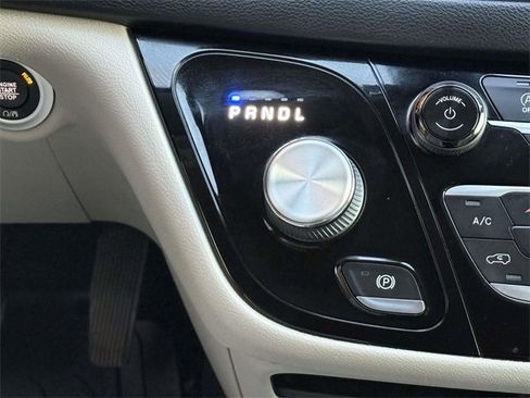 Used 2021 Chrysler Voyager Lxi image 16