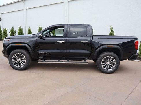 New 2026 GMC Canyon Denali w/ LPO, Black Badging Package AWD/4WD image 3