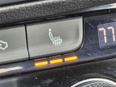 Used 2024 Volkswagen Jetta SE image 9