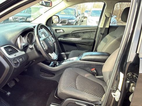 Used 2018 Dodge Journey SE w/ Popular Equipment Group FWD image 2