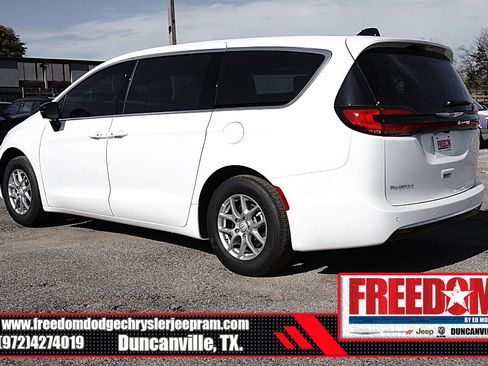 New 2026 Chrysler Pacifica Select image 3