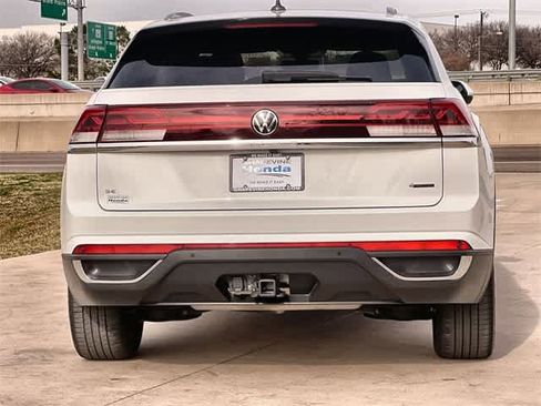 Used 2024 Volkswagen Atlas Cross Sport SE image 6