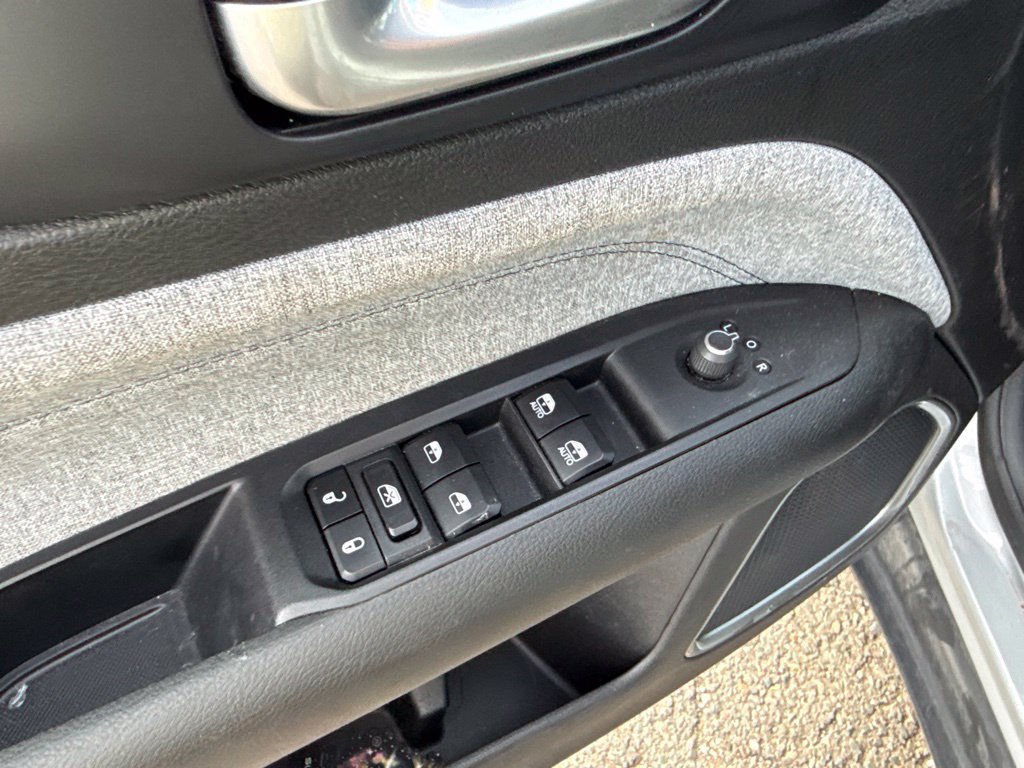 Used 2024 Jeep Compass Latitude AWD/4WD image 21