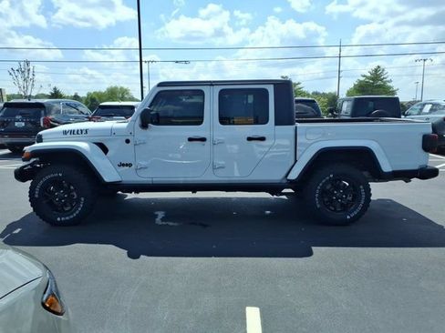 Used 2024 Jeep Gladiator Sport AWD/4WD image 4