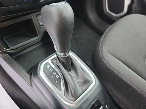 Used 2020 Jeep Renegade Latitude w/ Popular Equipment Group FWD image 26