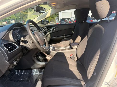 Used 2016 Chrysler 200 Limited w/ Convenience Group FWD image 2