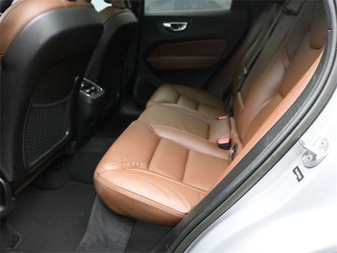 Used 2023 Volvo XC60 B5 Ultimate w/ Protection Package Premier FWD image 21