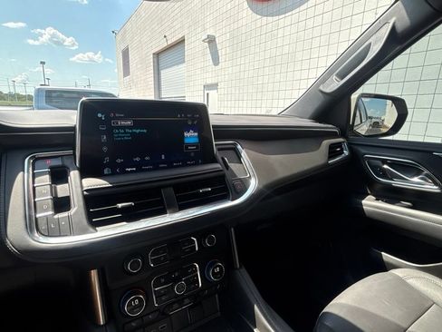 Used 2023 Chevrolet Tahoe Z71 w/ Luxury Package AWD/4WD image 16