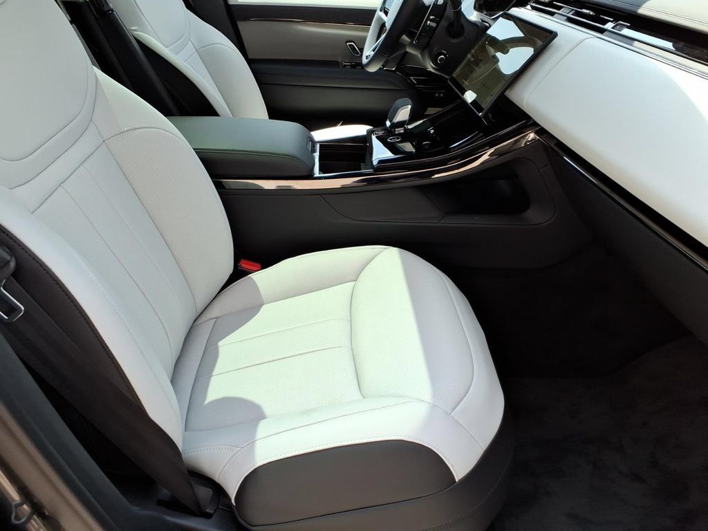 New 2025 Land Rover Range Rover Sport Dynamic SE AWD/4WD image 7