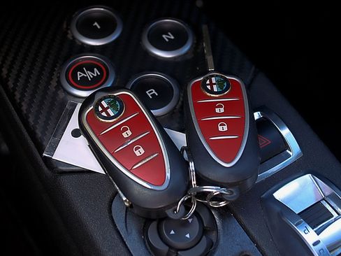 Used 2015 Alfa Romeo 4C Spider w/ Spider Track Package RWD image 21