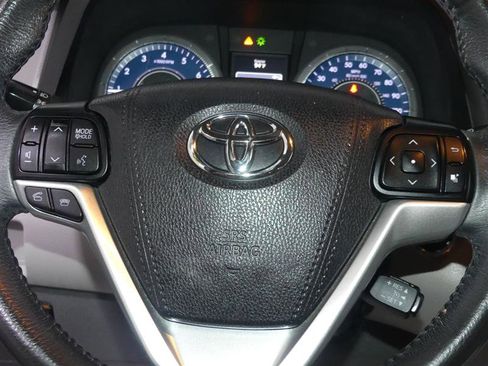 Used 2017 Toyota Sienna XLE image 30