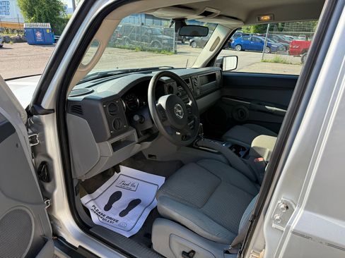Used 2006 Jeep Commander 4WD image 10