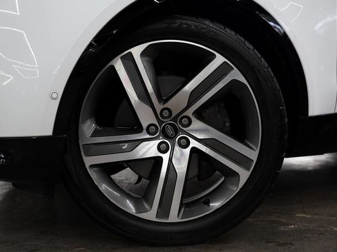 Used 2022 Land Rover Discovery HSE R-Dynamic AWD/4WD image 3