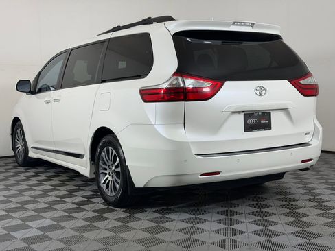 Used 2019 Toyota Sienna XLE w/ XLE Navigation Package FWD image 3