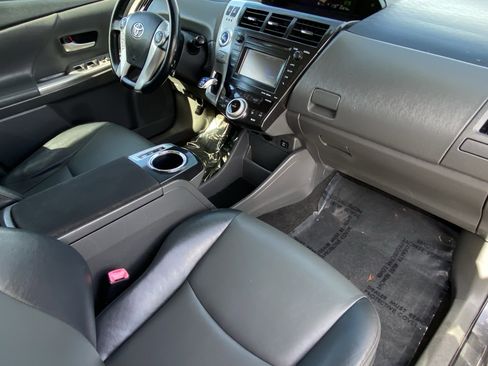 Used 2013 Toyota Prius V Five image 9