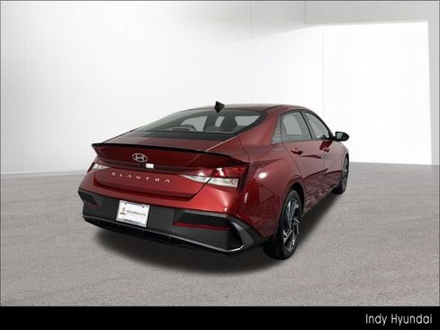 Certified 2025 Hyundai Elantra Sport FWD image 14